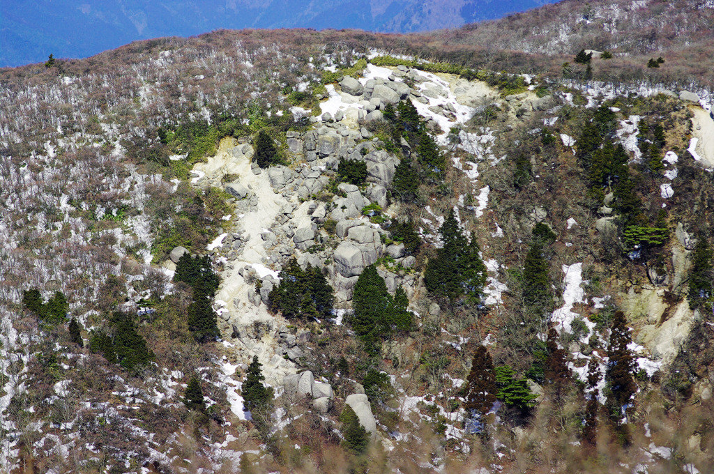 山肌冬迷彩