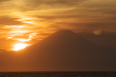 富士の裾野に沈む夕日