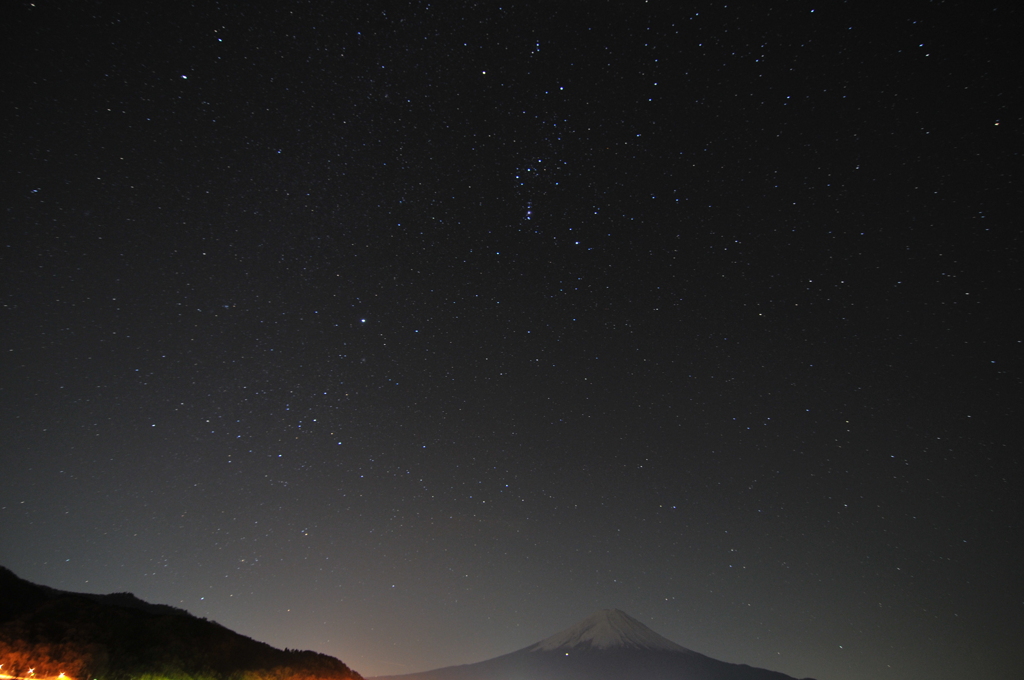 富士を照らす星たち　〜オリオン座からの贈り物〜