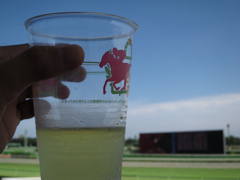 競馬場にて