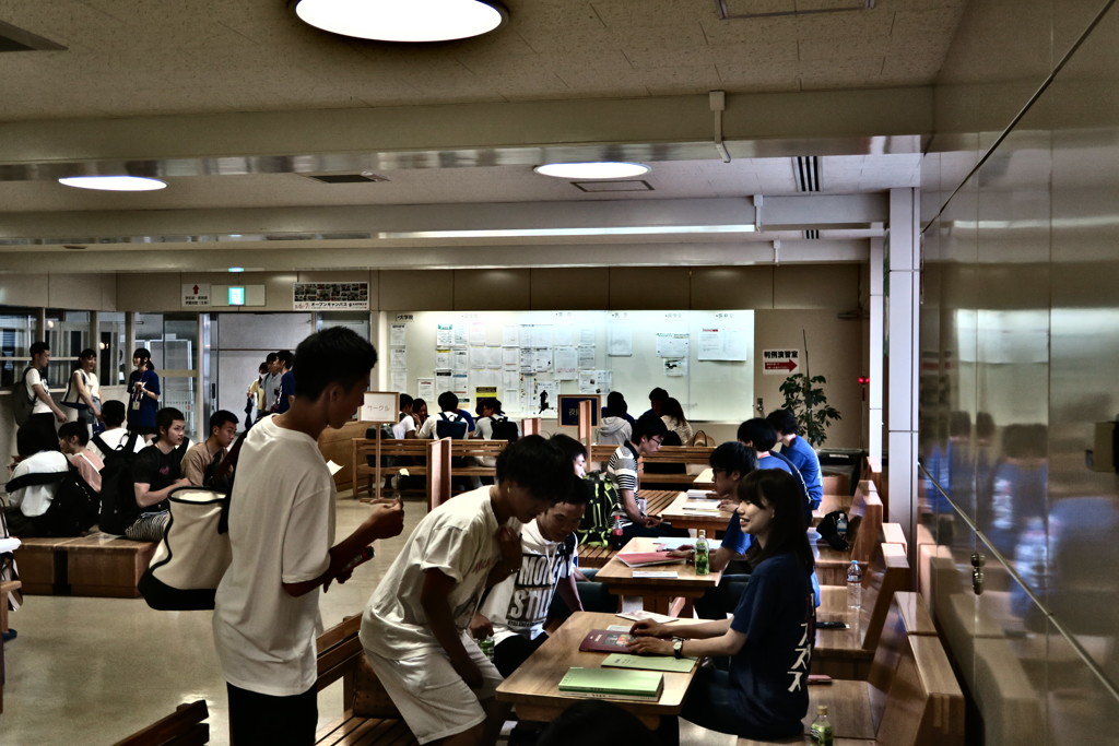 オープンキャンパスの学生たち