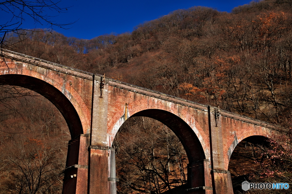 晩秋のアーチ橋