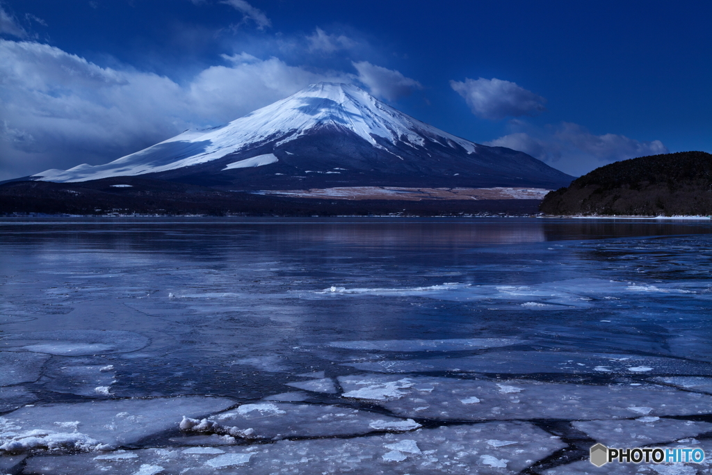 極寒の湖