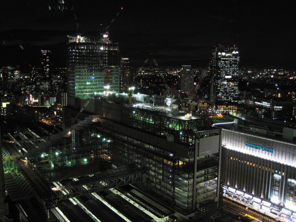 阪急３２番街より