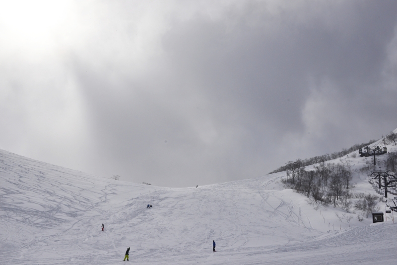 雪雲湧く