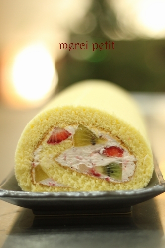 ブログ　クリスマスロールケーキ.②