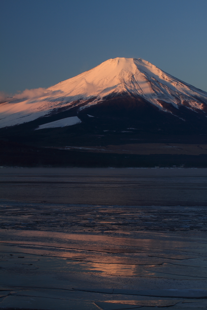 凍てつく山中湖