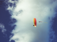空を飛ぶ人