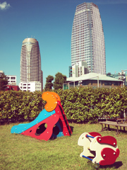 都会の中の公園