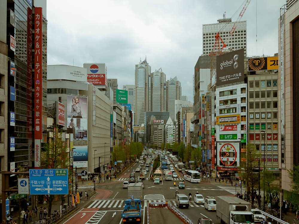 新宿南口2