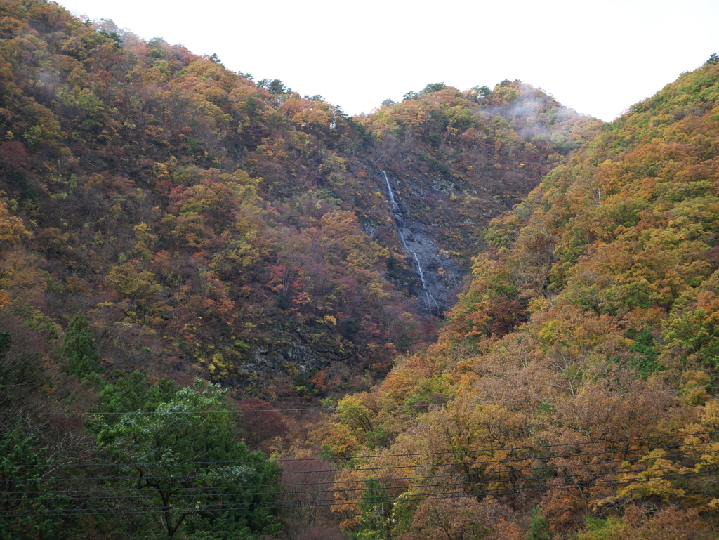 市川三郷町　千波の滝