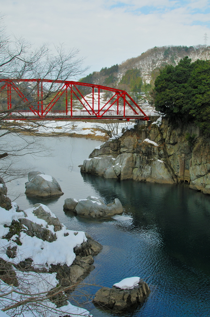 赤い橋の風景