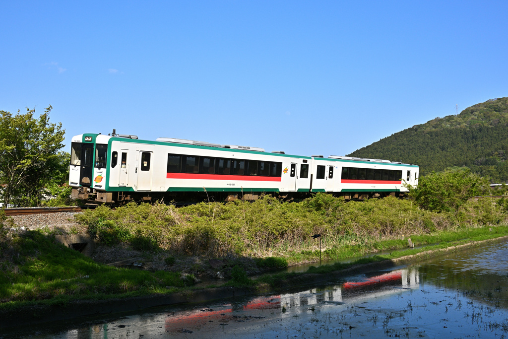 カーブするキハ