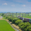 田園の中を行く