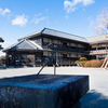 旧尋常小学校校舎と日時計