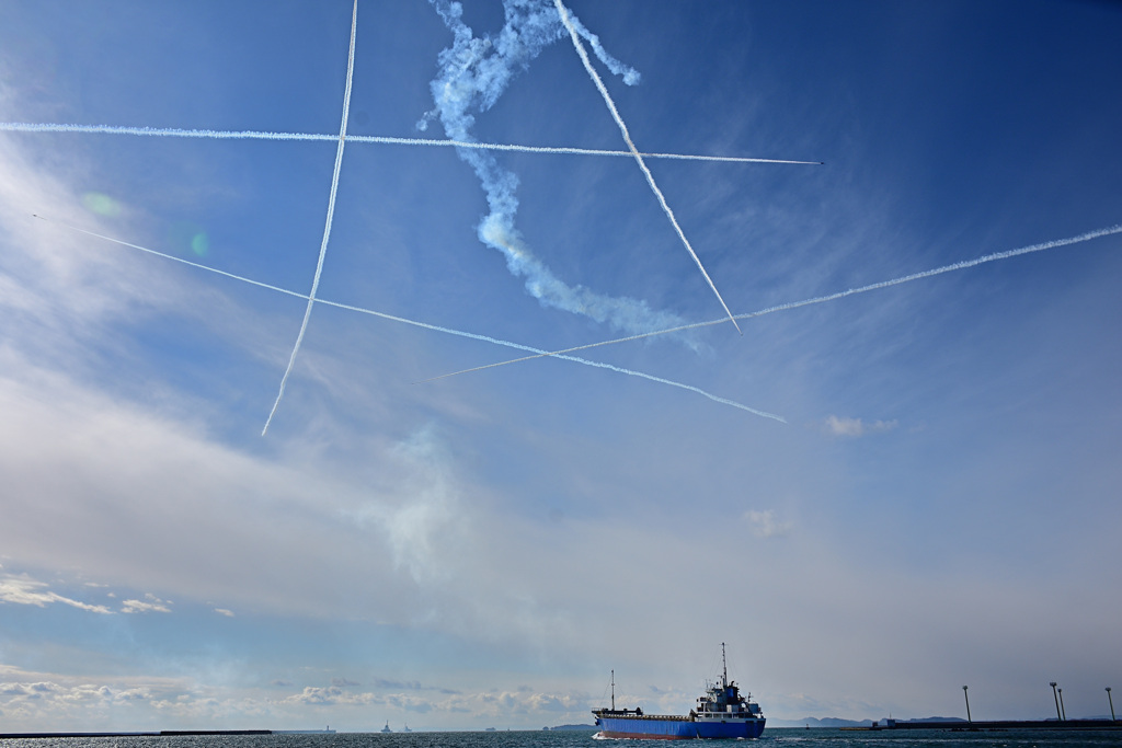 見上げれば訓練空域