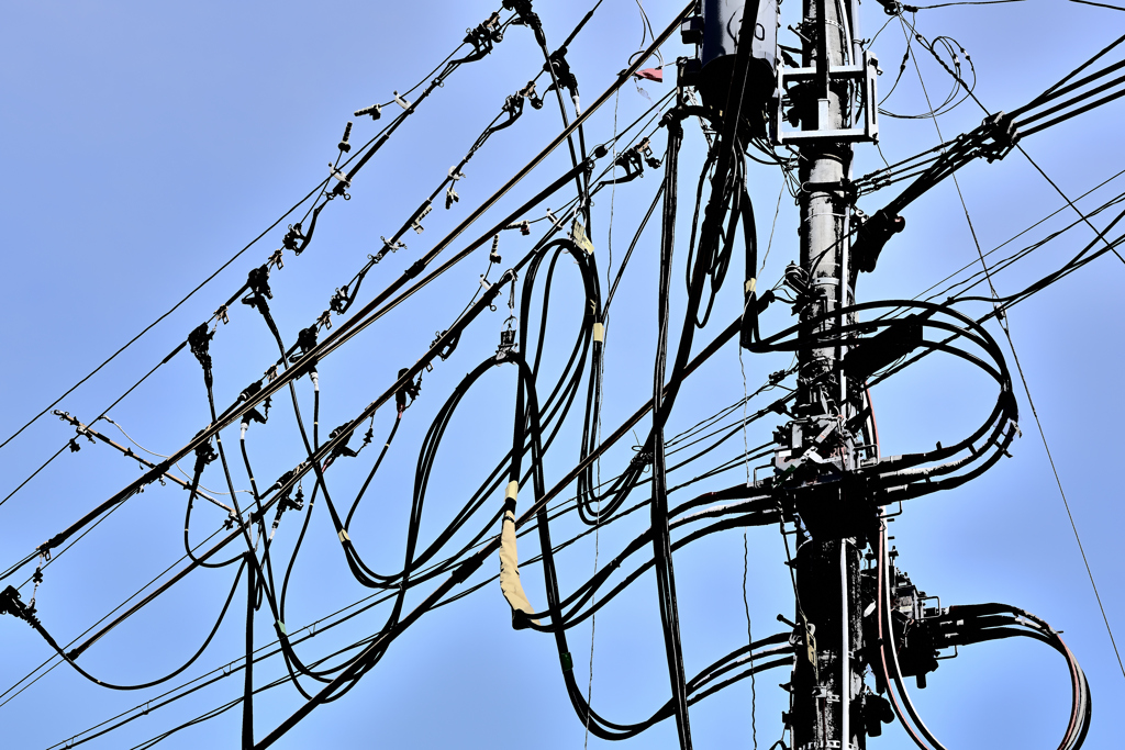カオスな電線