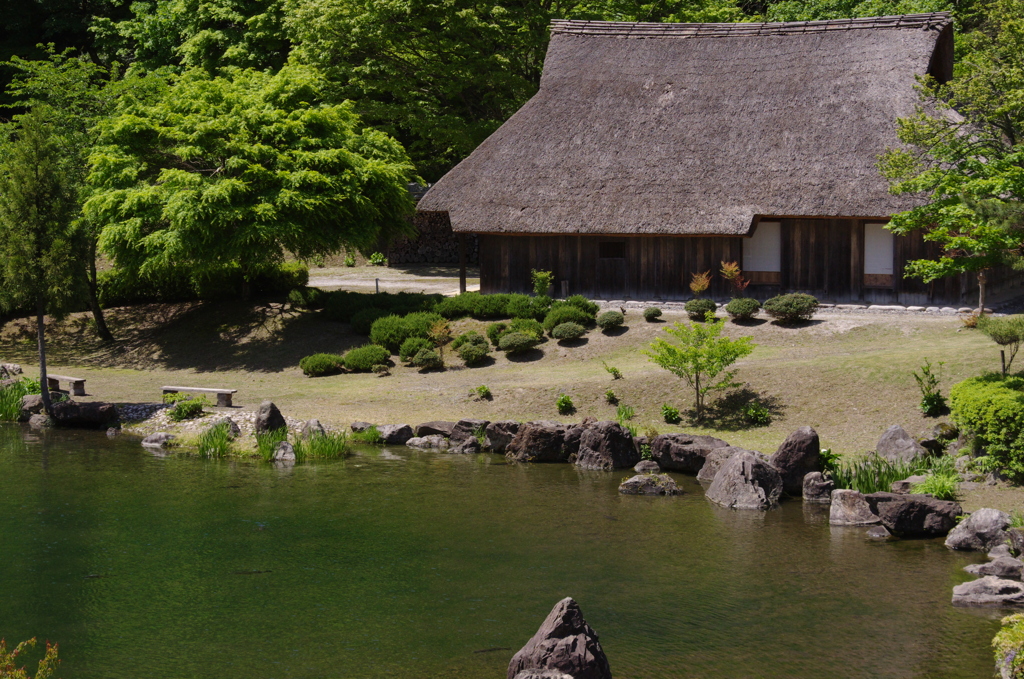 藁葺屋根の家