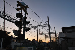 夕暮れの踏切