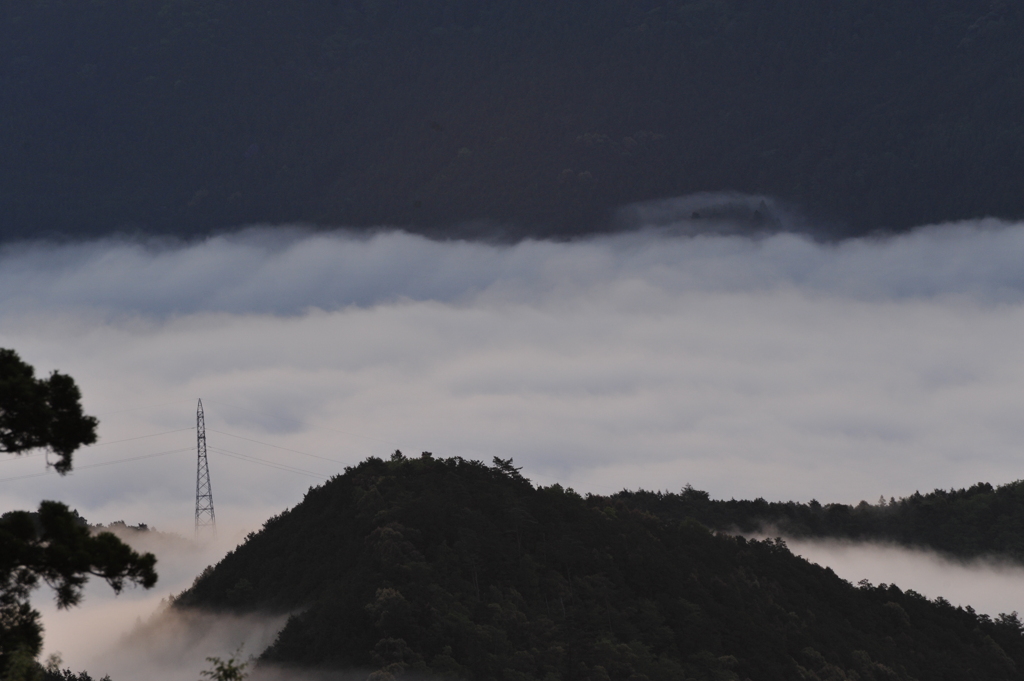 雲海の間に