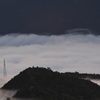 雲海の間に