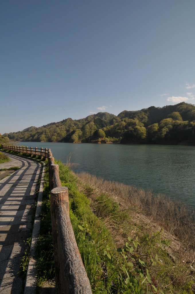 湖畔の散歩道