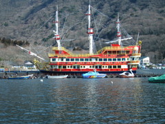 芦ノ湖の海賊船「ビクトリー」