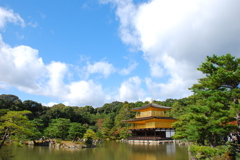 空に抱かれた金閣寺