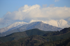 雪を抱く石鎚山
