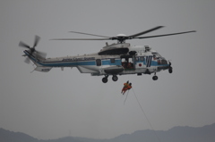 「みみずく」による海上漂流者吊り上げ救助訓練