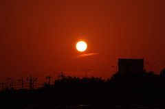 夕日に浮かぶ町