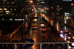 雨の横浜の１２月の夕暮れ