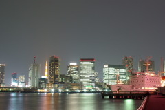 夜景と船