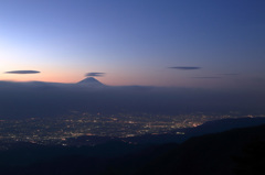晩秋の明け富士