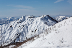 稜線の先に野伏、荒島