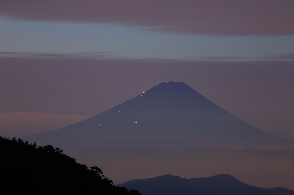 幽玄な富士と紅雲