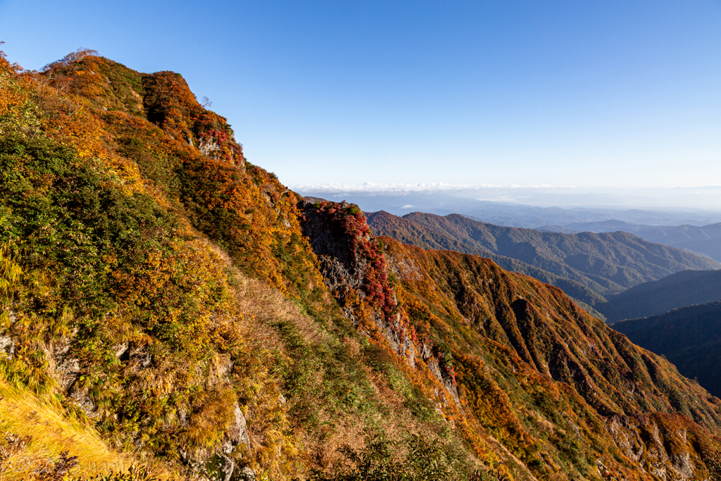 稜線からの秋景