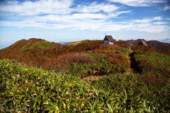 山小屋のある風景