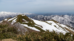 残雪を楽しむ