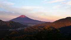 空は曙、富士は茜