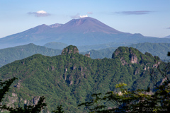噴煙止まぬ山