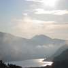 朝の月山湖