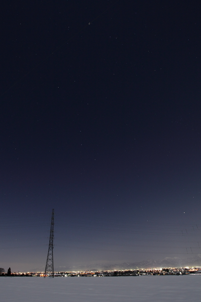 澄んだ夜空に