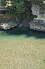 岩と水