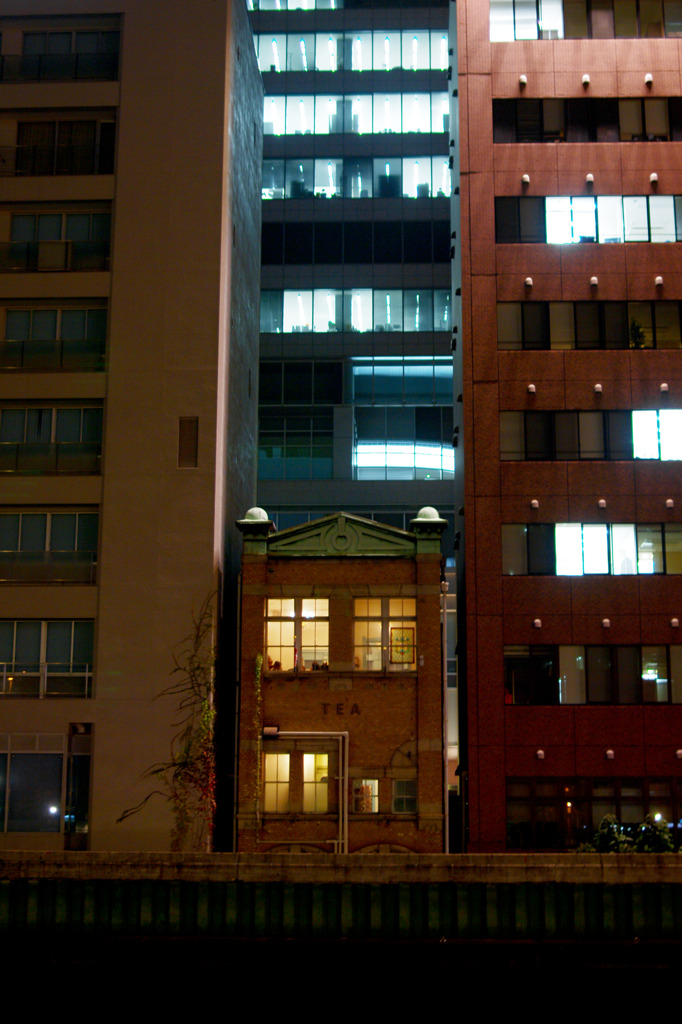 crevice in two building