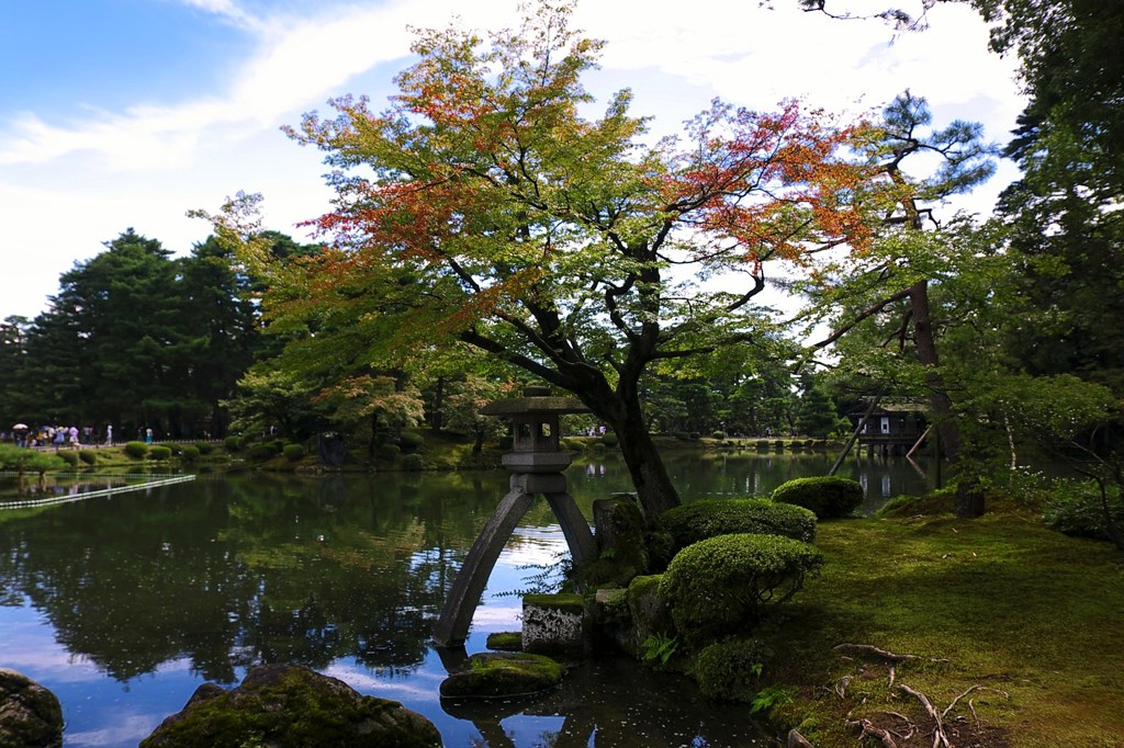 兼六園 徽軫灯籠と霞ヶ池