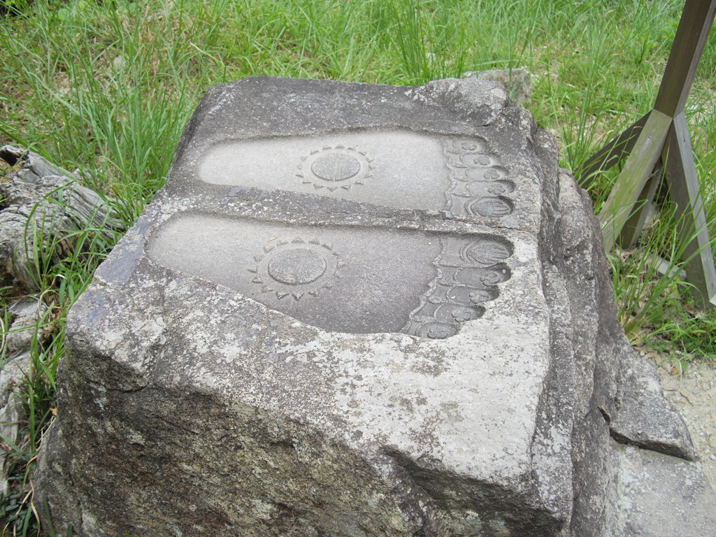 安土城大手道 仏足石