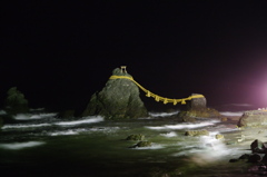 荒波と夫婦岩
