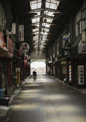 酒場の朝