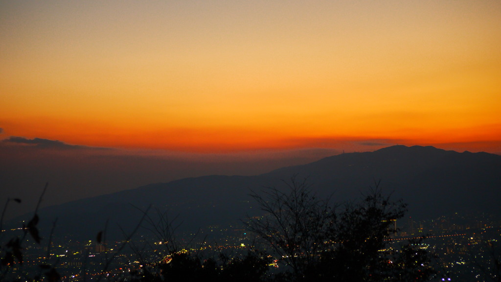 夕暮れ五月山